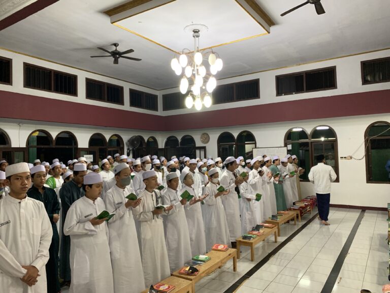 Abuya Nawi Membela Maulid