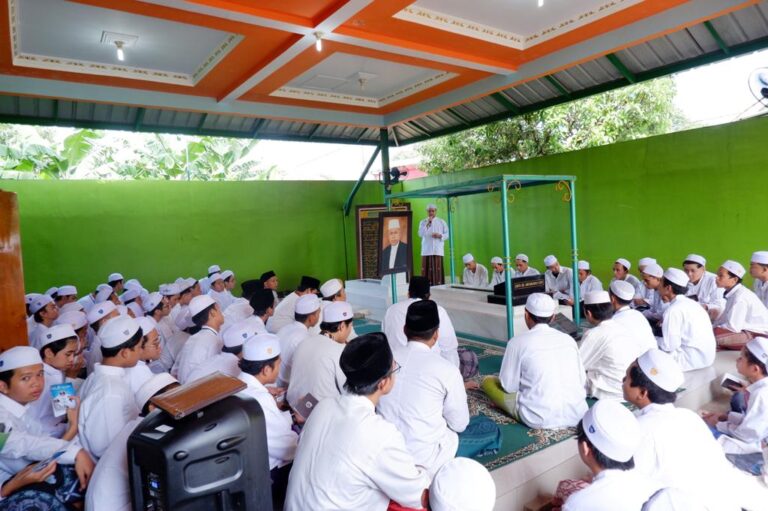 Ziarah Makam Abuya Nawi; Menelusuri Jejak Keteladanan dan Keilmuan Sang Ulama Betawi