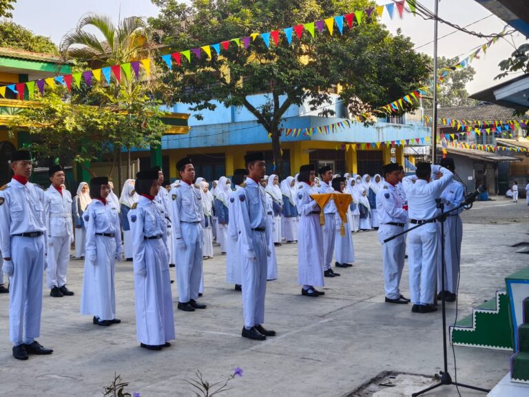 Upacara HUT Ke-78 Republik Indonesia Madrasah Al-Awwabin