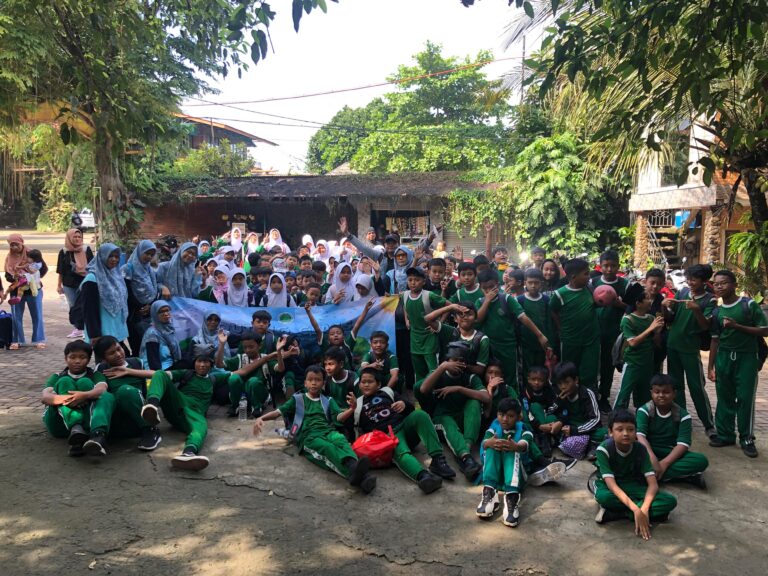 Outing Class MI Al-Awwabin; Menuai Kreativitas dan Keberanian Sejak Usia Dini