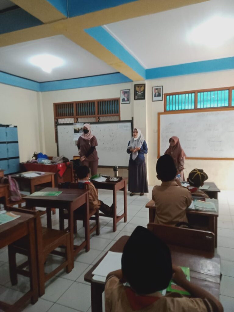 Sosialisasi Penyakit Cacingan MI Al-Awwabin; Menjaga Generasi Emas dari Usia Dini